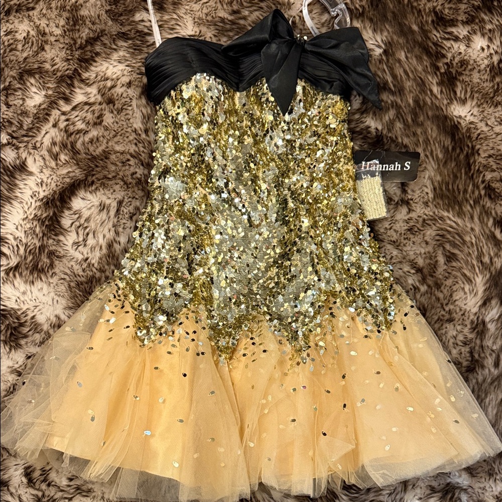 Elegant Strapless Gold and Black Sequin Formal Short Dress